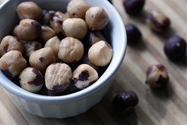 peeled_hazelnuts